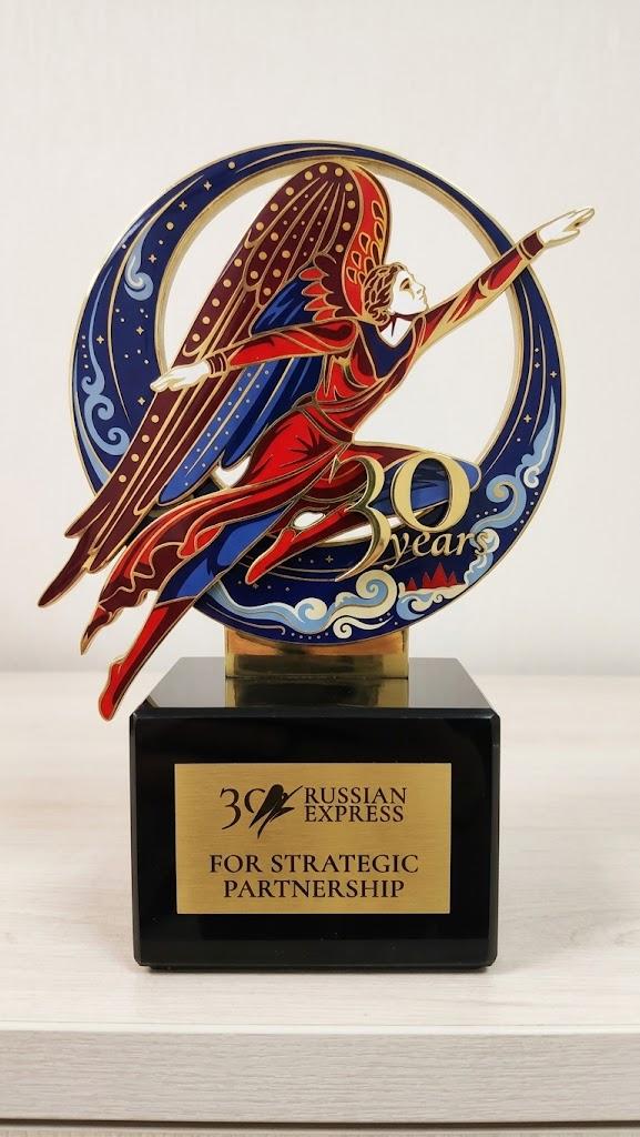 Холдинг «Русский Экспресс» наградил компанию «Авиа Центр» за стратегическое партнёрство и вклад в развитие совместного сотрудничества